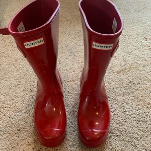 Women’s red gloss Hunter boots short red size 8